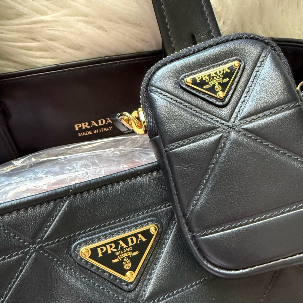 PRADA Large Quilted Tote Black Leather Bag - Picture 8 of 17